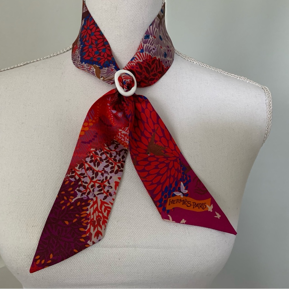 Hermes Dans un Jardin Anglais Silk Twilly Scarf